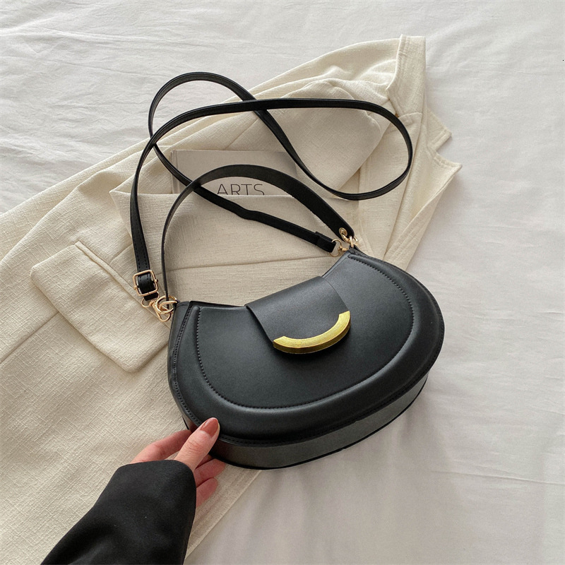 Bag Fashionable And Minimalist Temperament Commuting Shoulder For Women In Early Spring 2024, Textured Underarm Bag, Korean Version Saddle Bag Trend