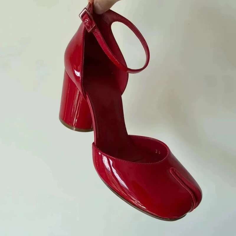 Red Patent Leather Split Toe Sandals Brand Designer Summer Black Mary Janes Ladies Cover Heel Buckle Shoes For Women Dress Pumps