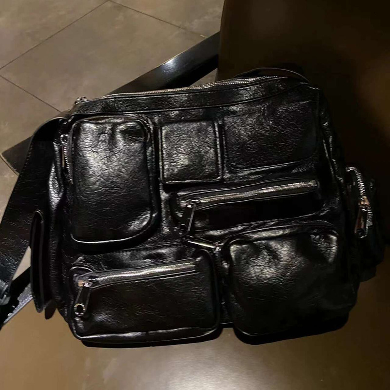 Dark Motorcycle Style Large-Capacity Shoulder Man 2025 Fashion Tote Casual Multi-Pocket Zipper Design Crossbody Bag