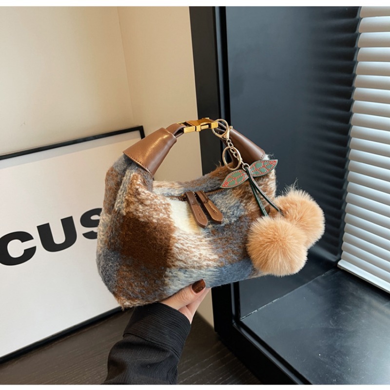 Stylish Seasonal Shoulder Bag - Durable Messenger Style Handbag for Fall and Winter Fashion