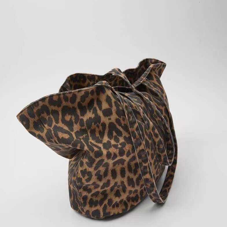 Spring leopard print shoulder tote super ins free style large capacity shopping college tutoring bag
