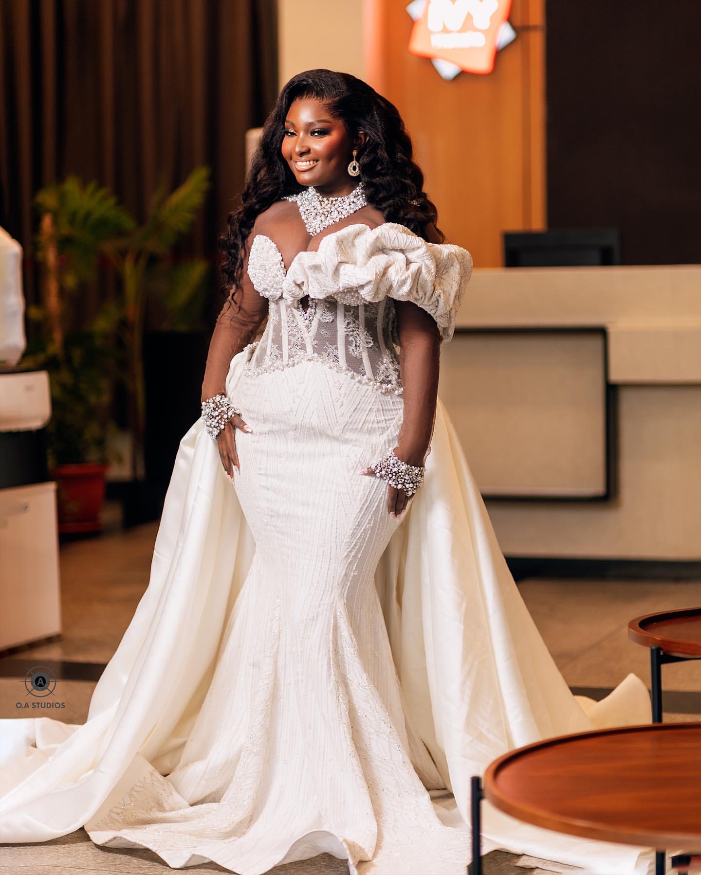2025 Arabic Aso Ebi Plus Size Ivory Wedding Dresses Beaded Pearls Detachable Train Lace Bridal Gowns Dress For Brides