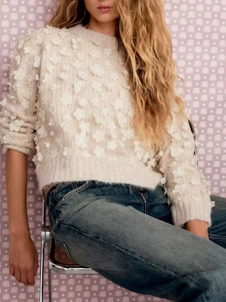 2024 Autumn And Winter New Women's High-End Wer Decoration Splicing Long-Sleeved Round Neck Sweater