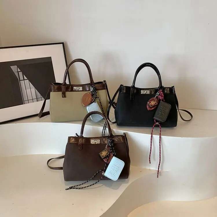New Retro Patterned Contrasting High-Quality, And High Sensitivity, One Shoulder Crossbody Women's Designer Bag