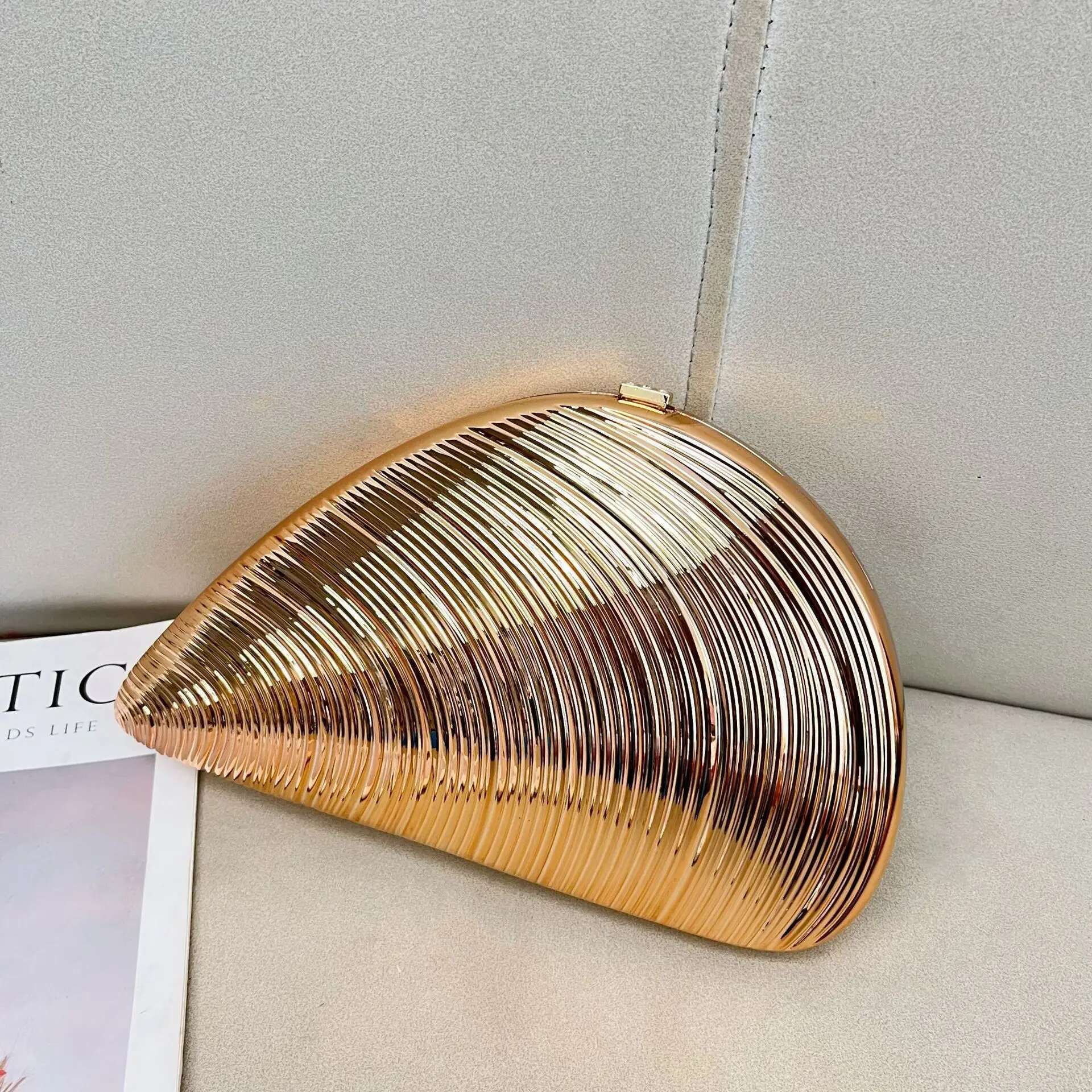 Fashion, Personality, Creativity, Heavy Industry, Gold Shell, Acrylic Bag, Niche Design, High-End Feel, Hand-Held Dinner Bag