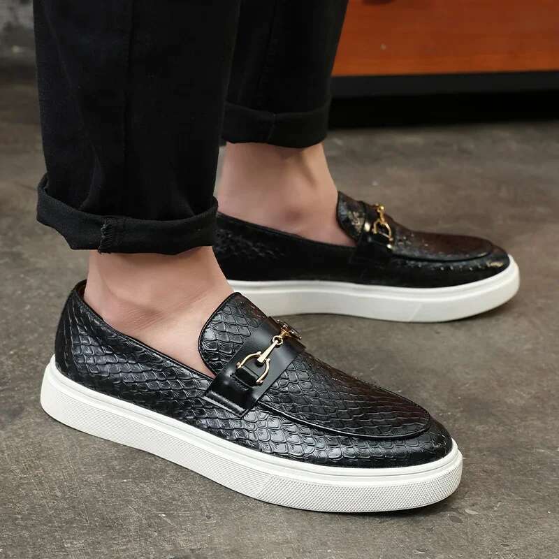 Men's Casual Emed Leather Men Classic Buckle Horsebit Loafers Mens Slip-On Board Shoes Outdoor Flats New