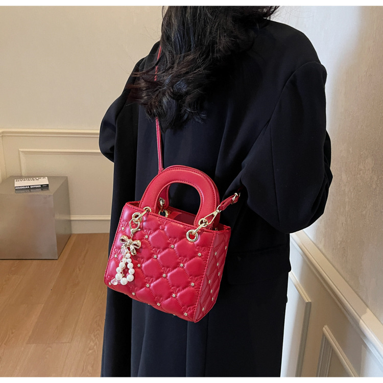 New Designer Women's Diamond Mesh Embroidered Pearl Bag Handbag Outdoor Trendy Bag Single Shoulder Crossbody Bag