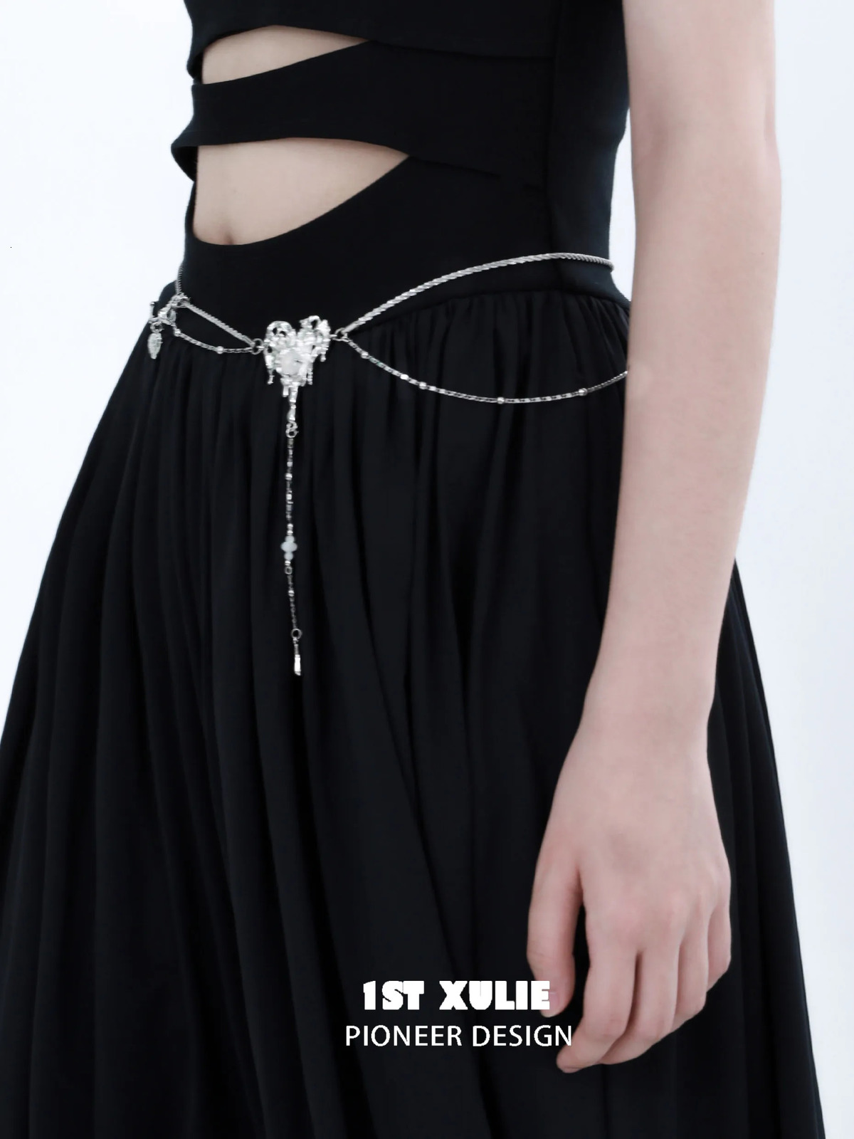 High-end Waist Chain Womens Heart-shaped Silvery Belt Decoration Dress Jeans Chain Jewelry Sandy Beach Accessories 250107