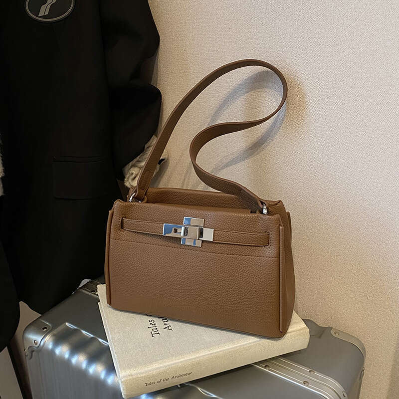 Step into the new popular fashion handbag, women's single shoulder versatile, high-end, crossbody, niche design