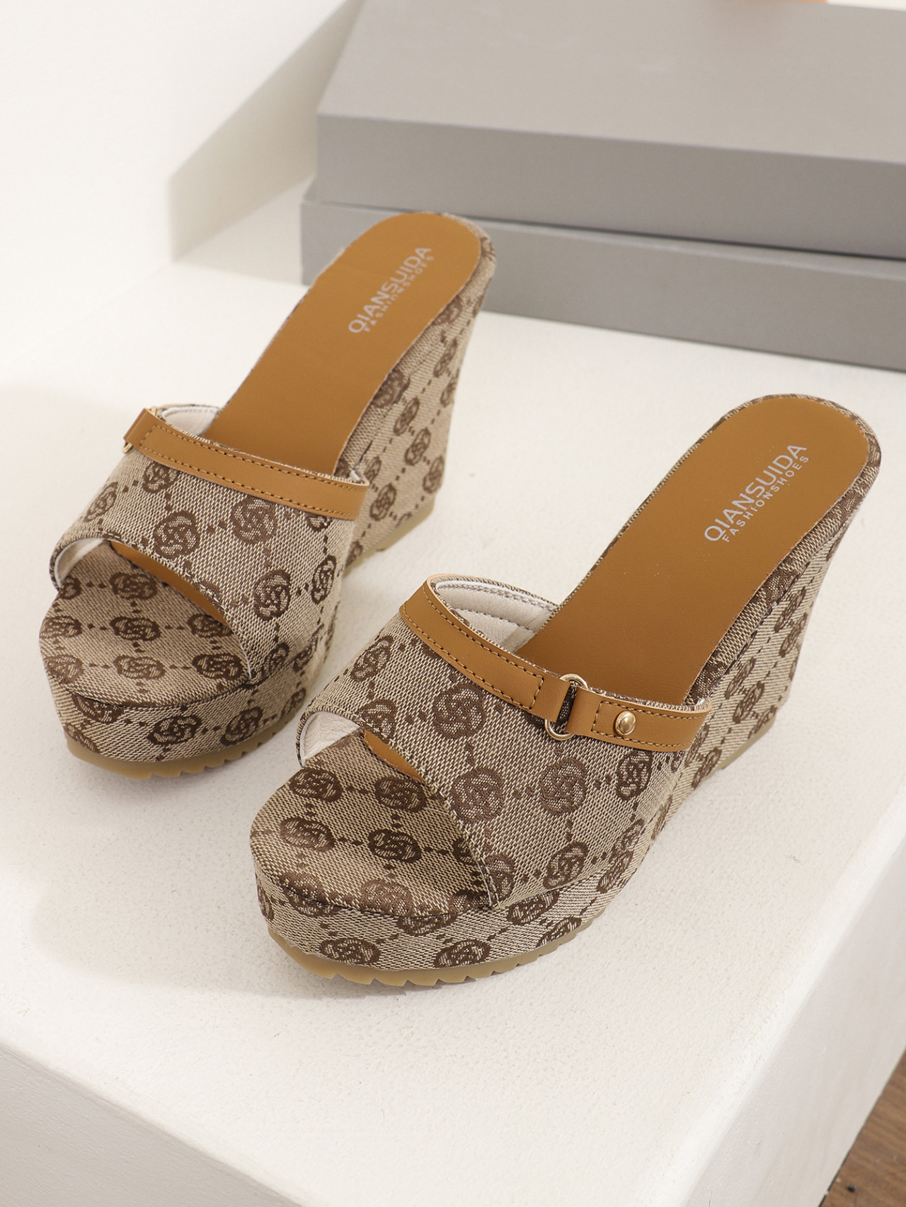 Free Shipping 2025 new sandals designer heels Slippers womans shoes cloth sandal home outdoor Sandale
