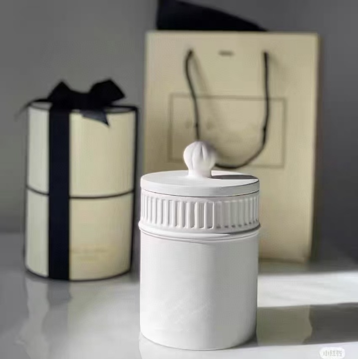 Scented candle ceramic Home large capacity Aromatherapy 300g exquisite packaging 7 unique flavors of wild fruit pulp and raspberry FIG and blackcurran