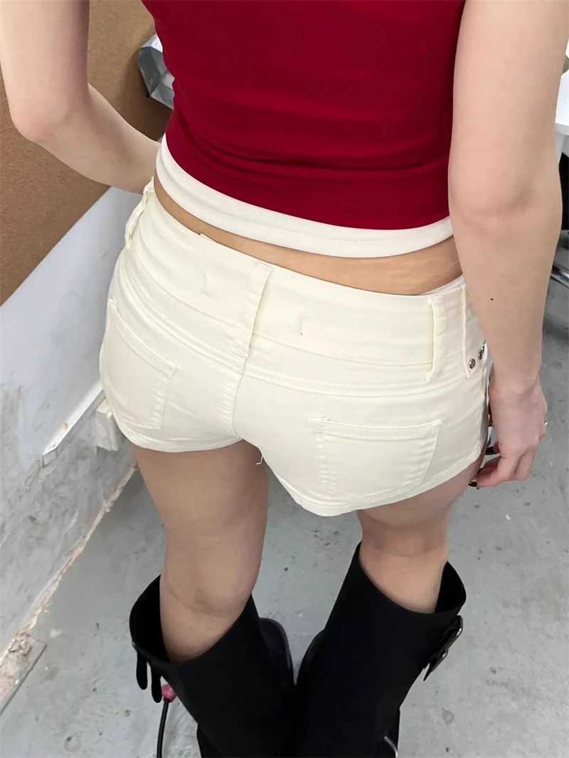 Womens white denim shorts Y2k denim shorts Harajuku fashion retro low rise denim shorts 2000s garbage clothing summer M250110