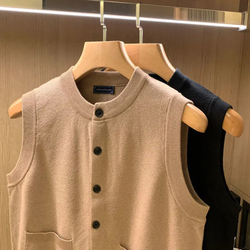Knit Sweater Male with Pockets Mens Clothing Black Round Collar Sleeveless Crewneck Waistcoat Vest Japanese Harajuku Fashion A 250107