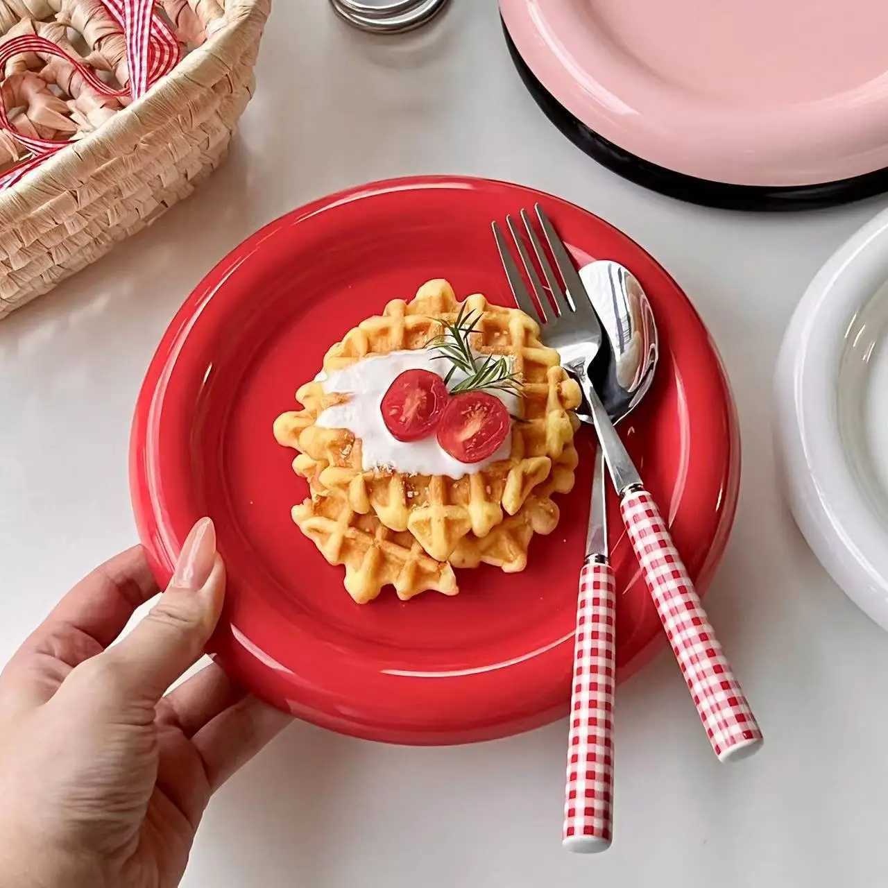 Dishes Plates Circular ceramic board with thick edges for Western cuisine creative steak Nordic tableware ceramic board for main dishes kitchen utensi