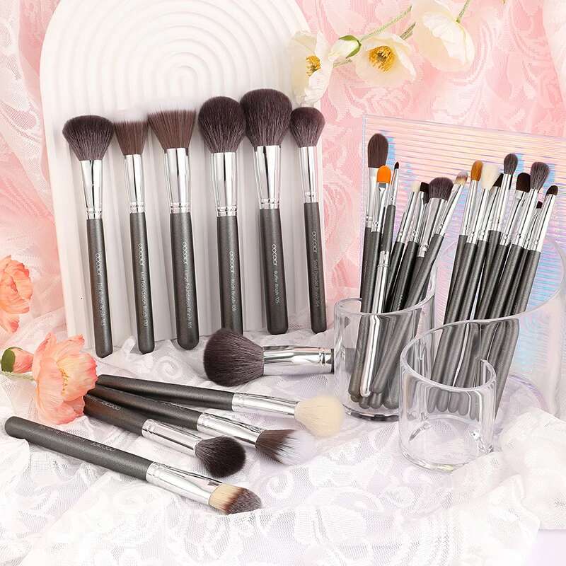 Docolor Makeup set 29pcs Professional Natural hair Foundation Powder Contour Eyeshadow make up brushes with PU Leather