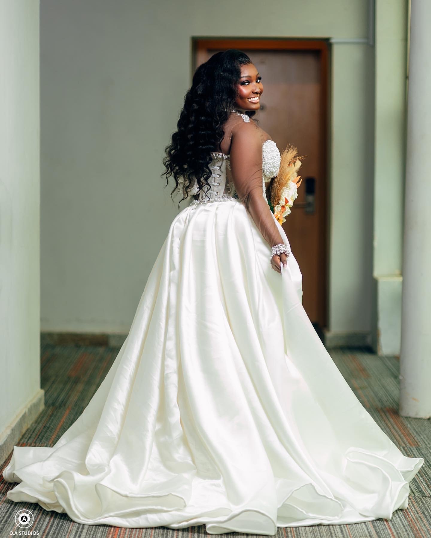 2025 Arabic Aso Ebi Plus Size Ivory Wedding Dresses Beaded Pearls Detachable Train Lace Bridal Gowns Dress For Brides
