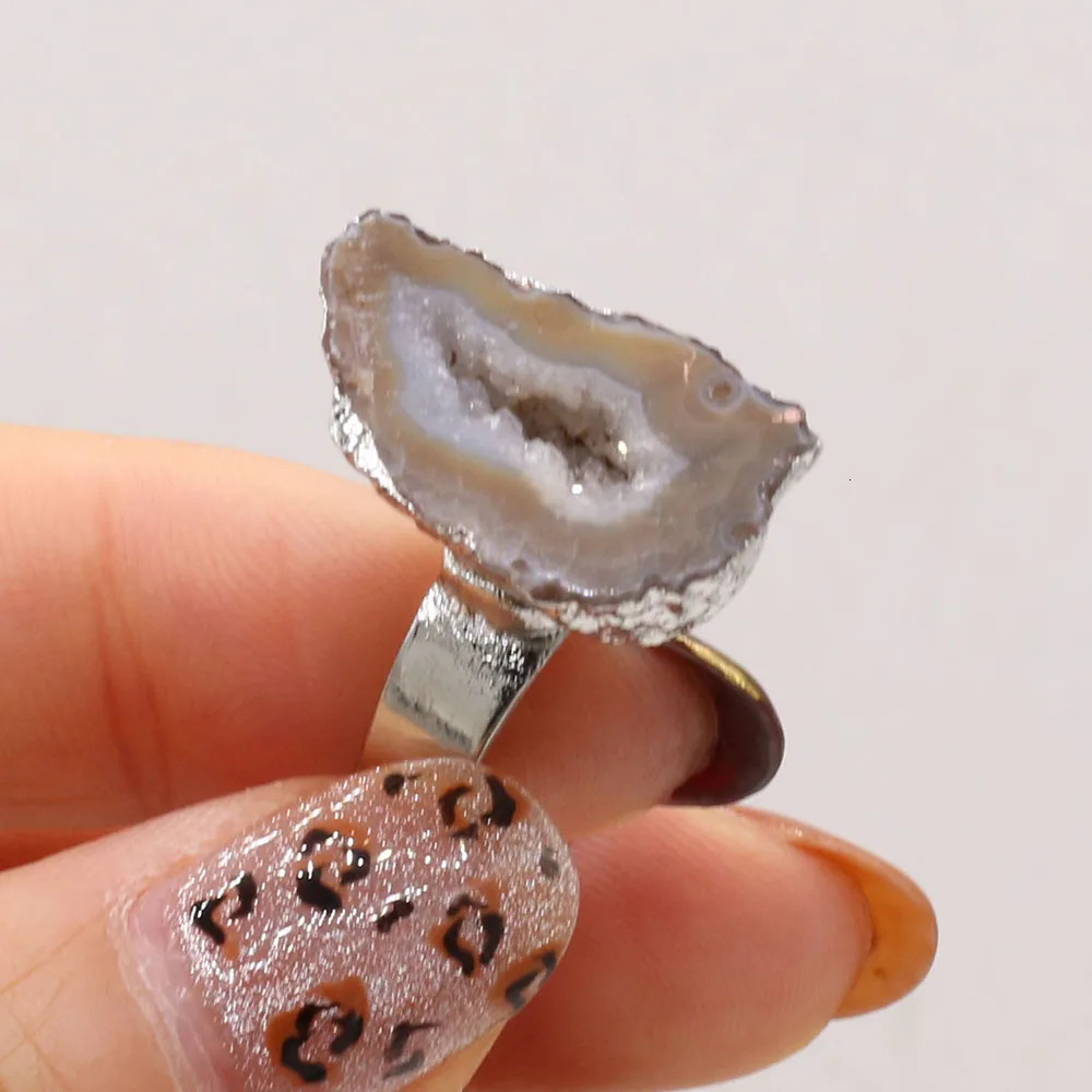 Natural Stone Gem Classic Retro Trend Ring Zinc Alloy Agate Crystal Cluster Adjustable Size Party Jewelry Exquisite Gift Making 250106