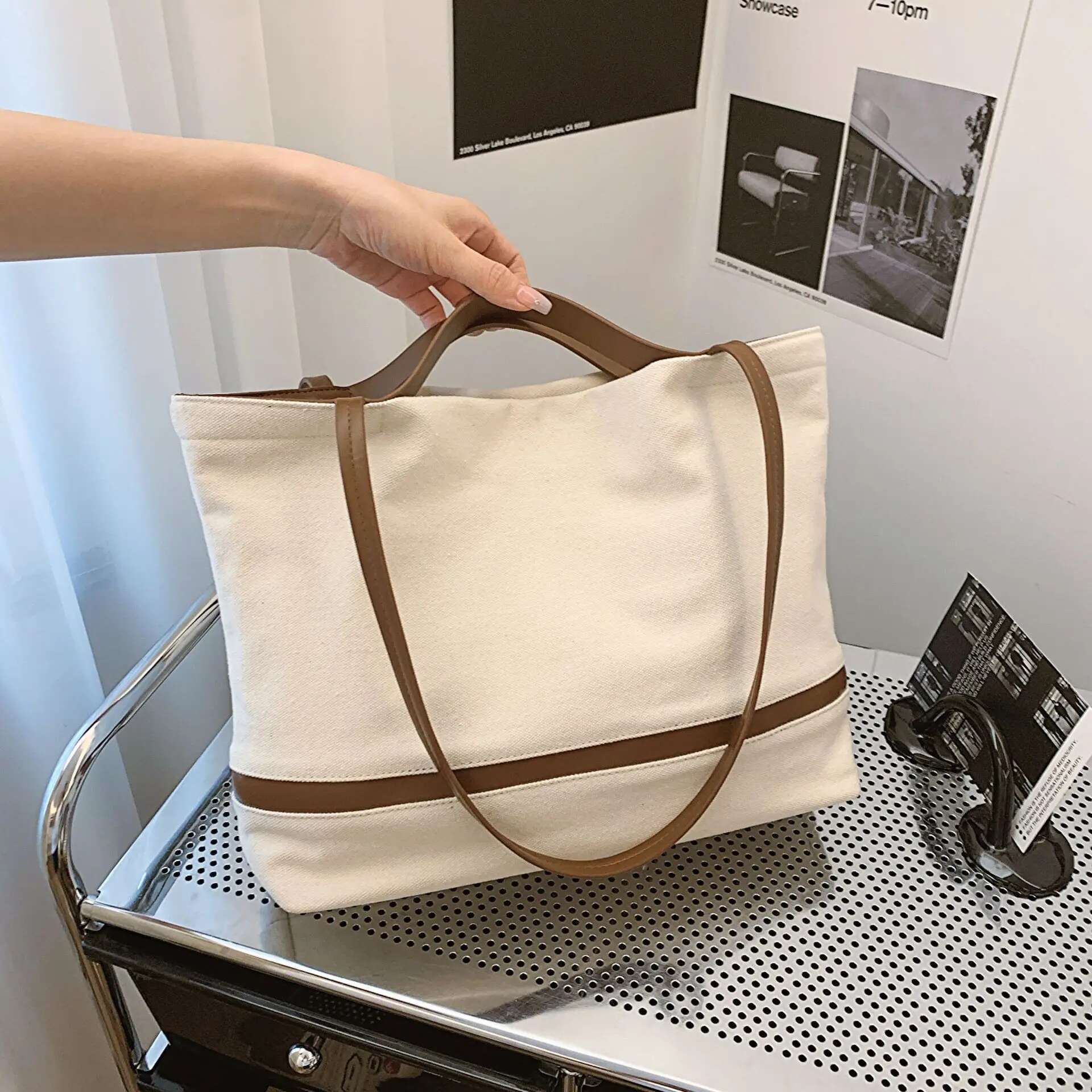 Large Capacity Shopping Versatile Tote For Girls Casual Contrasting Color Single Shoulder Hand-Held Commuting Bag Trendy