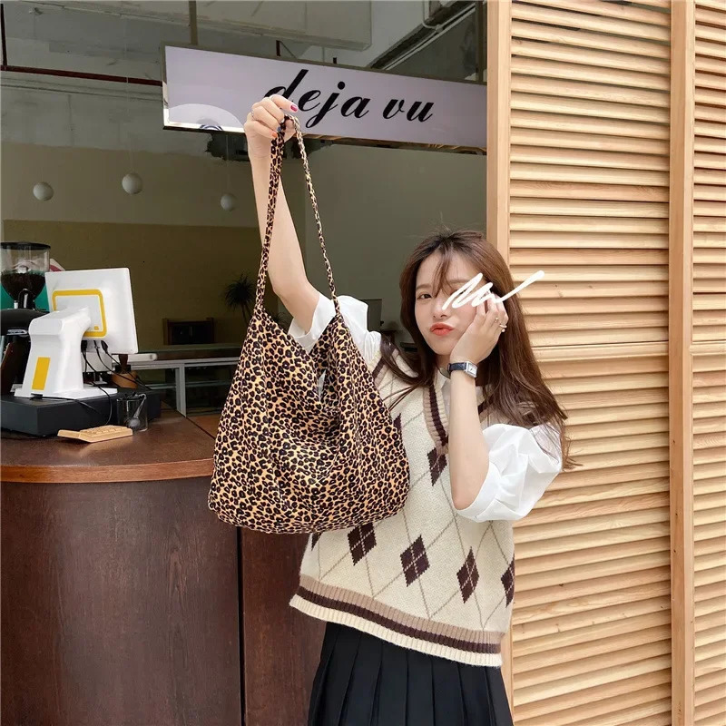 Japanese and Korean Ins Modern Small Leopard Print Messenger Bag Single Shoulder Canvas Bag for Female Student 250106