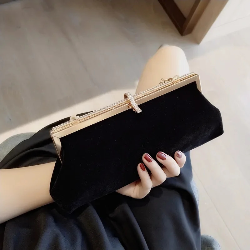 Women Retro Black Velvet Evening Clutch Bag Glitter Rhinestone Buckle Banquet Party Ladies Handbag Purse with Chain 250106