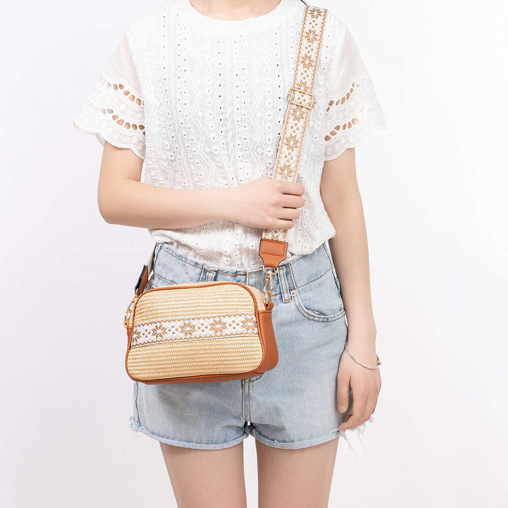 European And American Shoulder Commuting Small Square Bag Niche Design High-End Grass Woven Bags