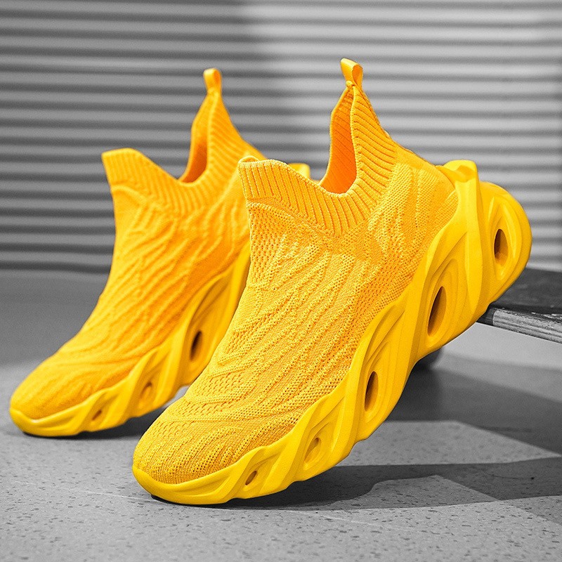 Men's shoes 2025 new summer breathable flying mesh soft sole socks shoes a slip-on youth sports shoes free shipping