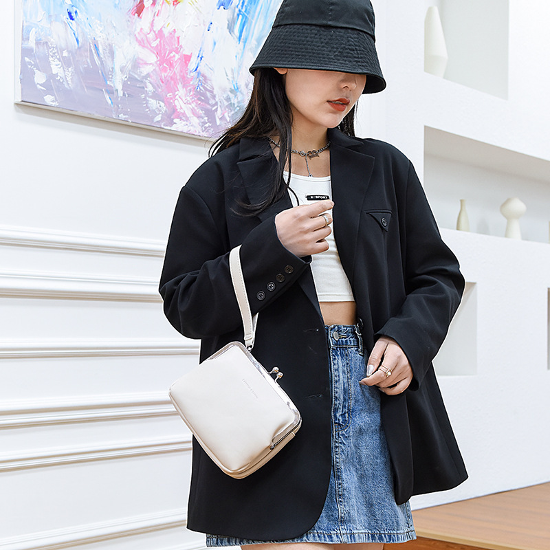 Bag Japan South Korea 2024 Summer New Crossbody With Simple And Fashionable Western Style Solid Color Women's Bag, Internet Famous Clip On Small 