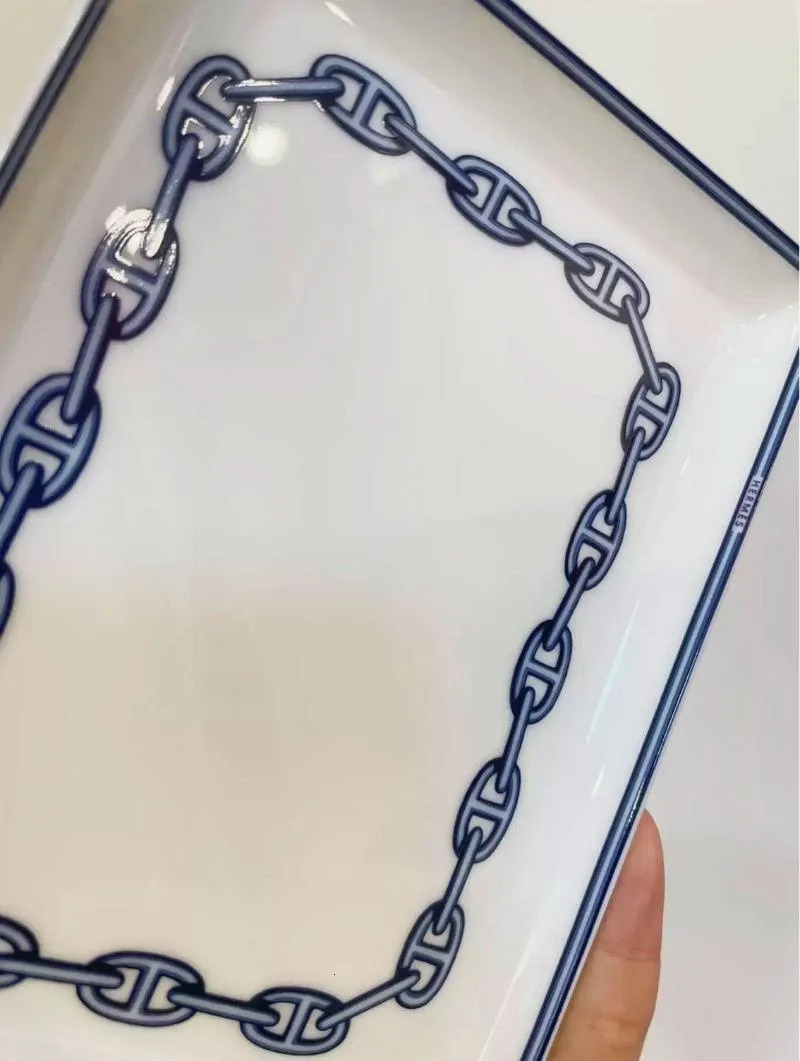 Plates High-End Exquisite Pig Nose Tray Tide Brand Ceramic Rectangular Plate Classic Chain Dessert Decorative Accessories