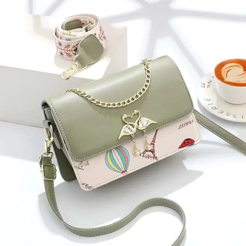 Women's 2024 New Versatile Fashion Texture Western Style Simple Love Shoulder Crossbody Small Square Bag