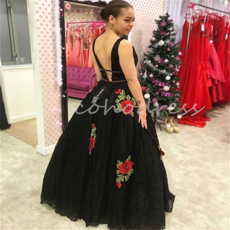 Fantasy Gothic Black Prom Dress With Rose Flowers Costume Evening Dress A Line Tulle Vestidos De 15 Anos Victorian Costume Masquerade Party Formal Gow