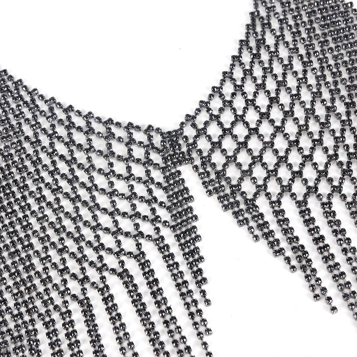 Fashionable Grid Tassels Retro Style Black Rhinestone Chest Chain Nightclub Womens Body Chain Jewelry 250107