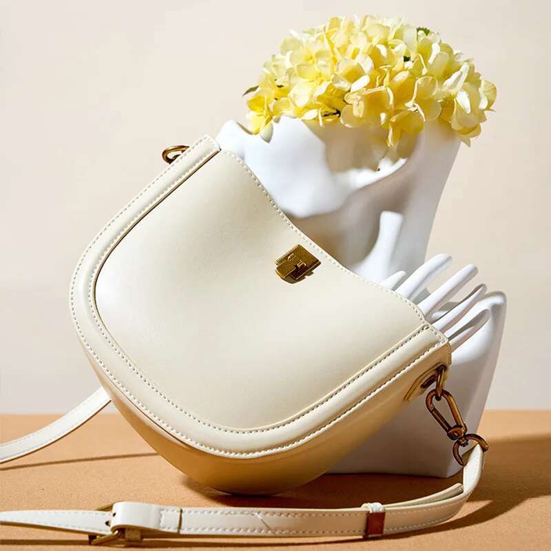 New 2024 Women Messenger Bag 100% Genuine Leather Soft Girls Shell Travel Handbag Elegant Shoulder Purse Lady Phone Bags