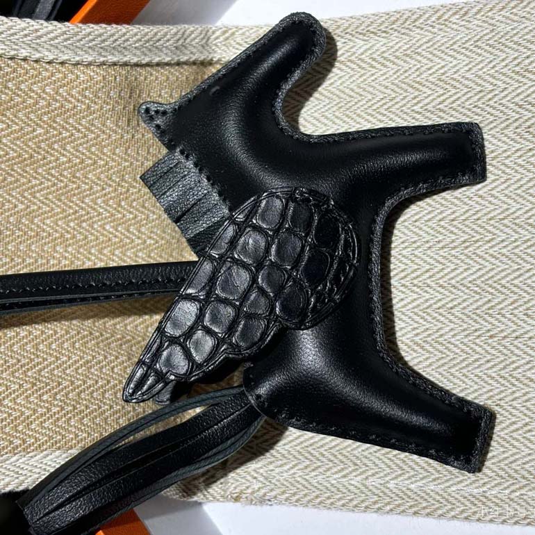 Keychains Lanyards Crocodile skin Leather Horse Bag Charm Women Keychain High Quality Pony Pendant Classic Handbag Ornament Made Key chain Lifelike sad S25319