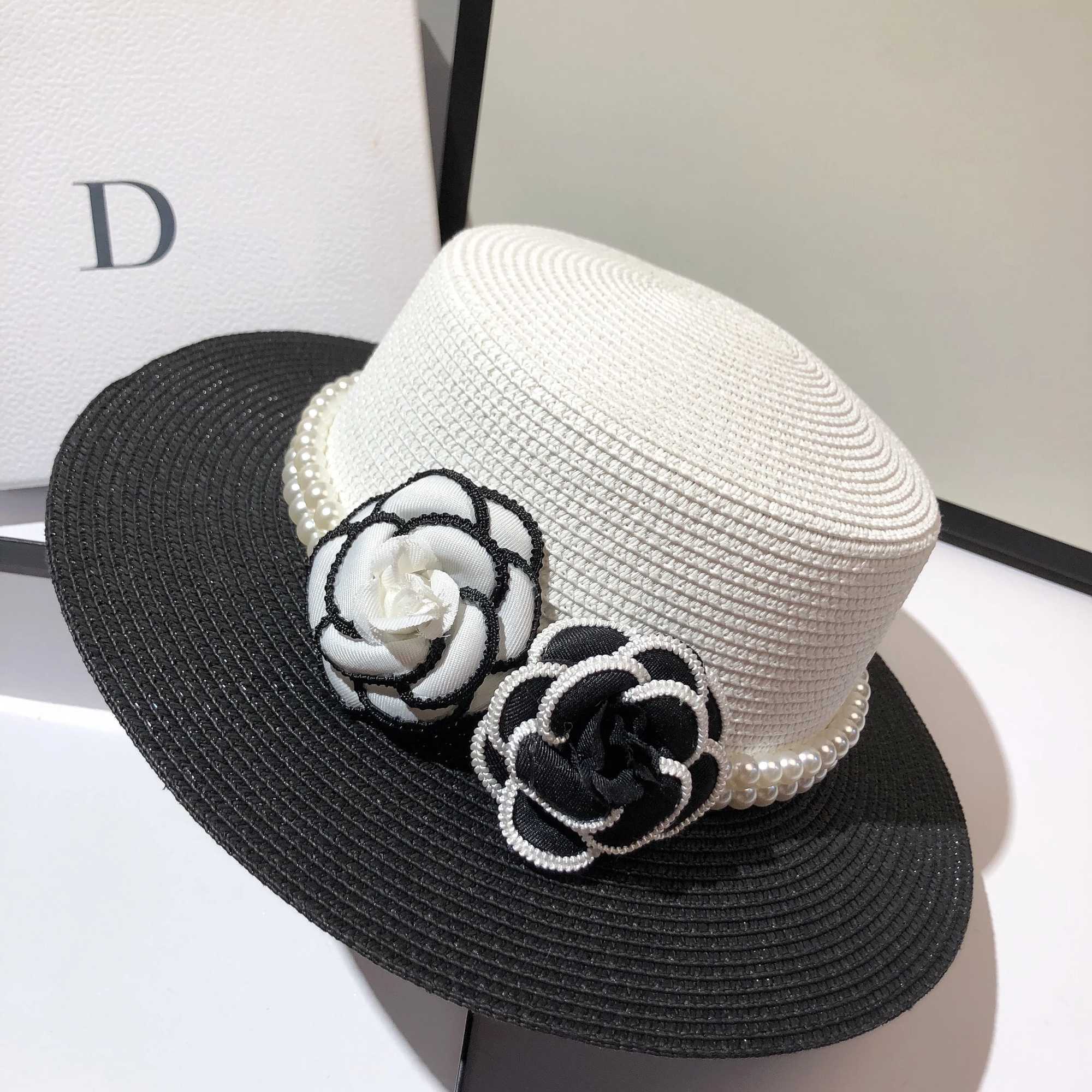 Light luxury small perfume flat top hat summer grass woven wild black and white wind sun hat X250109