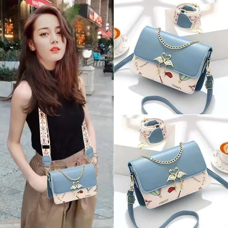 Women's 2024 New Versatile Fashion Texture Western Style Simple Love Shoulder Crossbody Small Square Bag