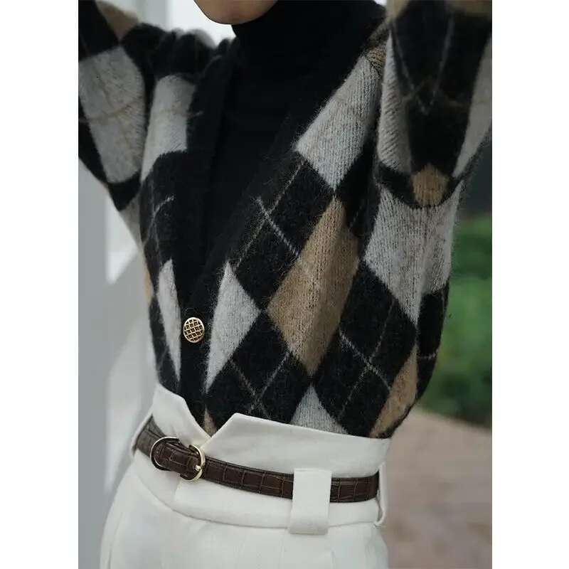 Vintage Plaid Knitted Cardigan Elegant Women Old Money Style V-Neck Sweaters Female 90S Office Outfits Korean Fashion