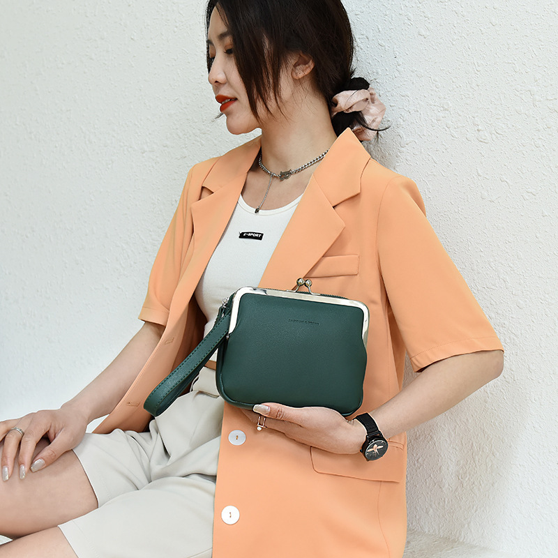 Bag Japan South Korea 2024 Summer New Crossbody With Simple And Fashionable Western Style Solid Color Women's Bag, Internet Famous Clip On Small 