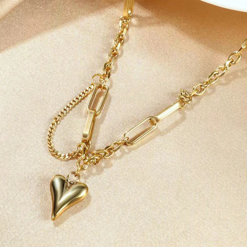 European and American Sweet Peach Heart Pendant Stainless Steel Choker Necklace For Women Korean Girls Sexy Clavicle Chain 250109