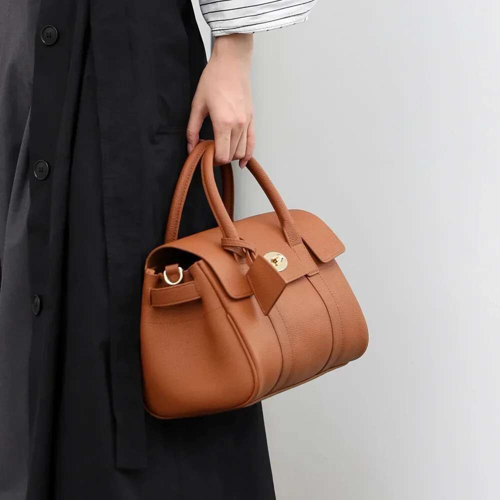 2025 New Genuine Leather Women's Multi Functional Shoulder Bag Crossbody Bag Women's Large Commuter Handbag Brown