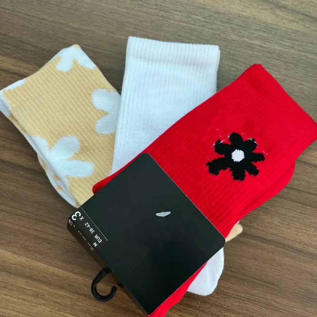 High-Quality Cotton Women's Running Socks - Trendy High Tide Style, Pink & White Print Cherry Blossom Pink & Small Daisy Design