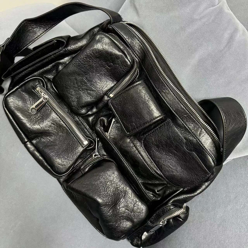 Dark Motorcycle Style Large-Capacity Shoulder Man 2025 Fashion Tote Casual Multi-Pocket Zipper Design Crossbody Bag