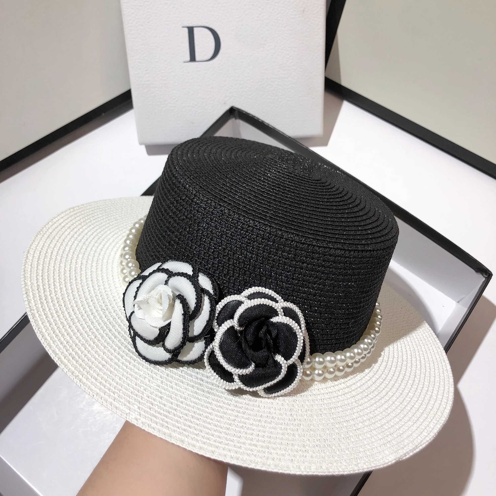 Light luxury small perfume flat top hat summer grass woven wild black and white wind sun hat X250109