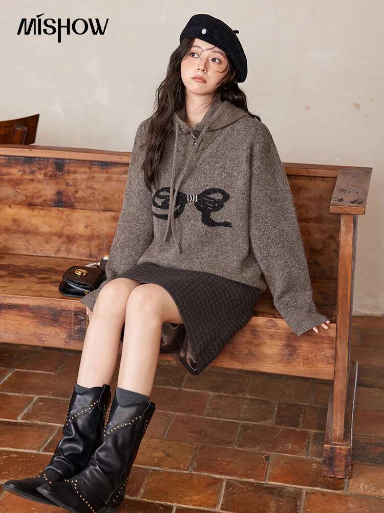 MISHOW Kintted Sweater Bow Pattern O-Neck Pullover Grey Clash Color Design Winter 2024 Loose Slim Fit Outerwears Tops Mxd56z0918