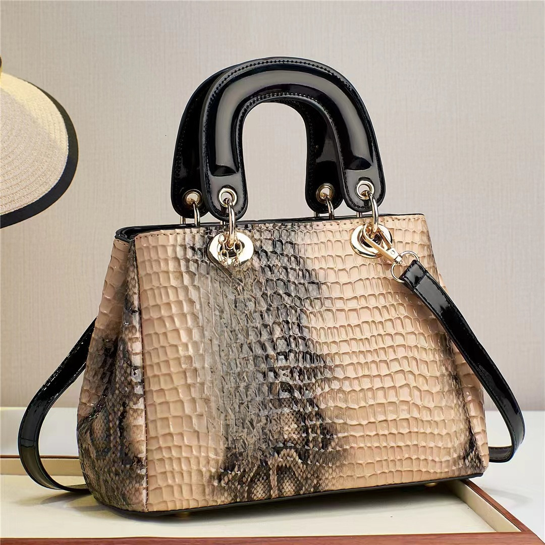 Free shipping new designer bag snake skin pattern women's handbag 2025 new women's handbag multifunctional shoulder bag large capacity shoul
