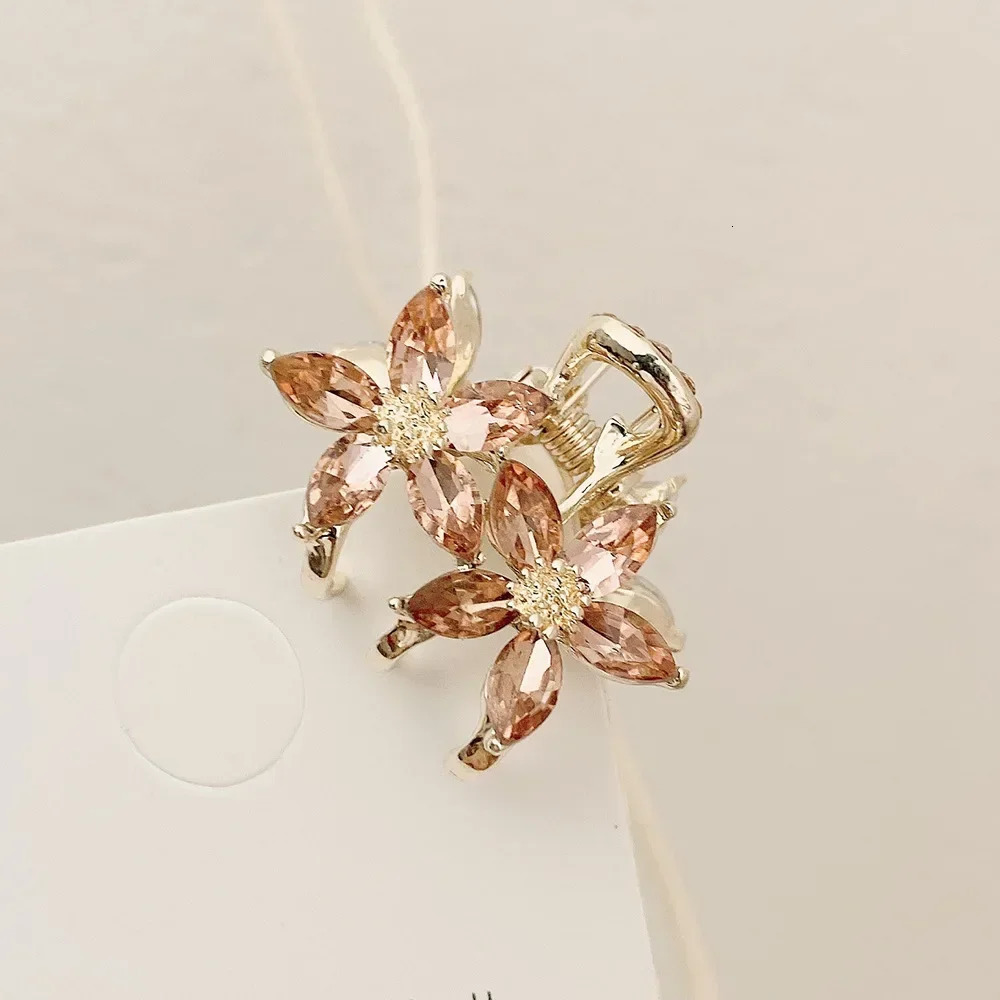 Small Bangs Grip Ladies Temperament Crystal Flower Side Decorative Claw Clips for Girls Hair Accessories Headwear 250103