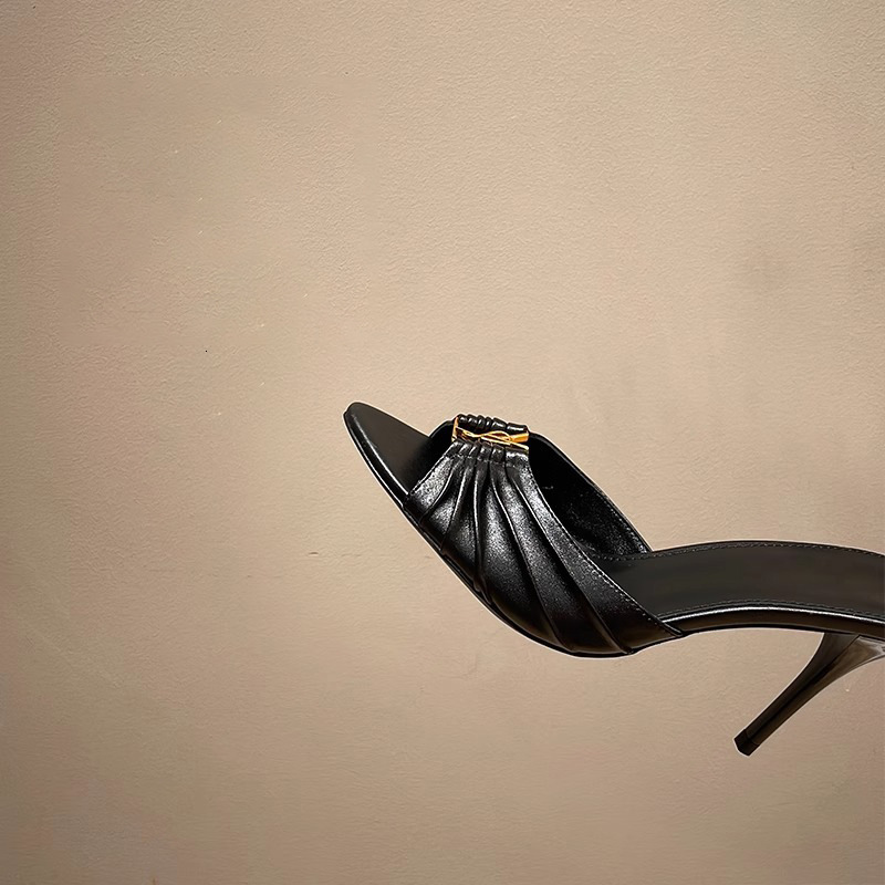 Wrinkled surface metal buckle fish mouth sexy slim heeled sandals 2024 new high heels with open toe slippers for women's outdoor wear