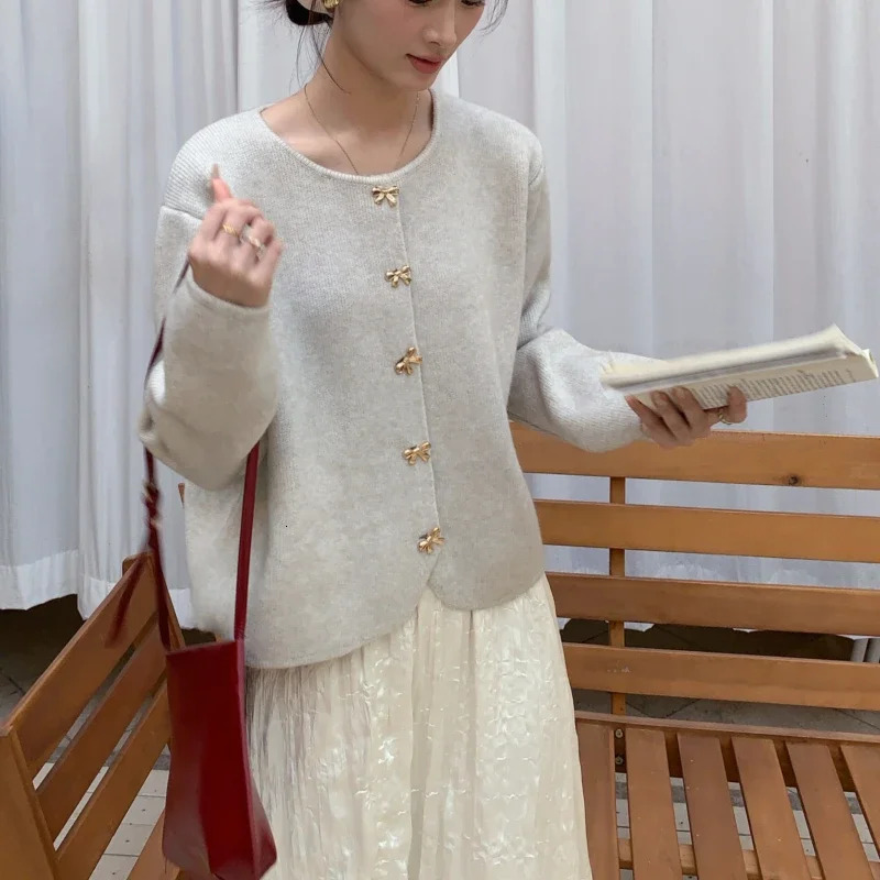 Autumn and Winter Butterfly Button Sweater Oneck Cardigan for Women Short Knitted Solid Office Loose Coat 250108