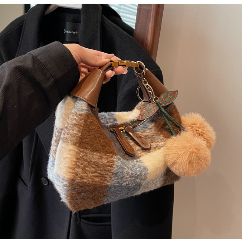 Stylish Seasonal Shoulder Bag - Durable Messenger Style Handbag for Fall and Winter Fashion