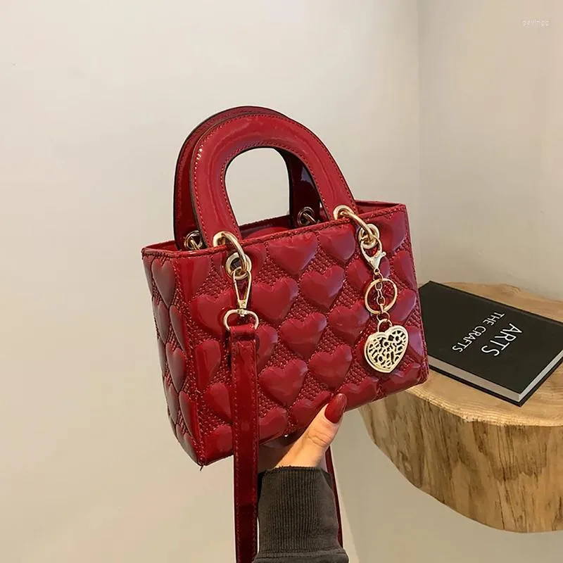 Chic Designer Women's Shoulder Bag - Durable Patent Leather with a Polished Look for Any Event