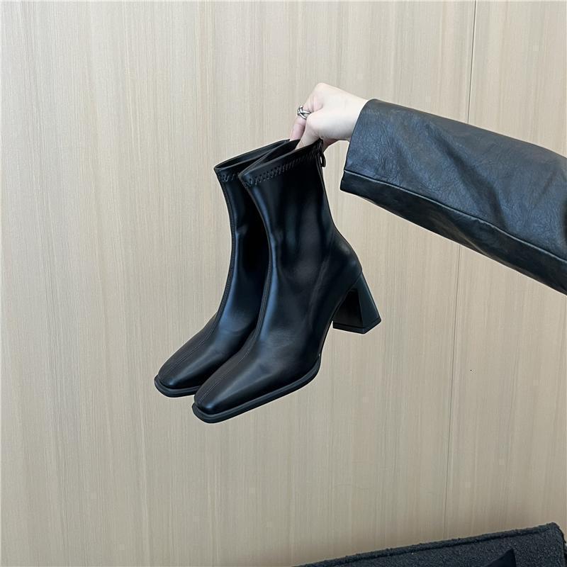 Boots Girl Fairy 2024 New Soft Leather Coarse Heel Zipper Low Tube Smoker Boots Internet Celebrity Fashion Chelsea Short Boots